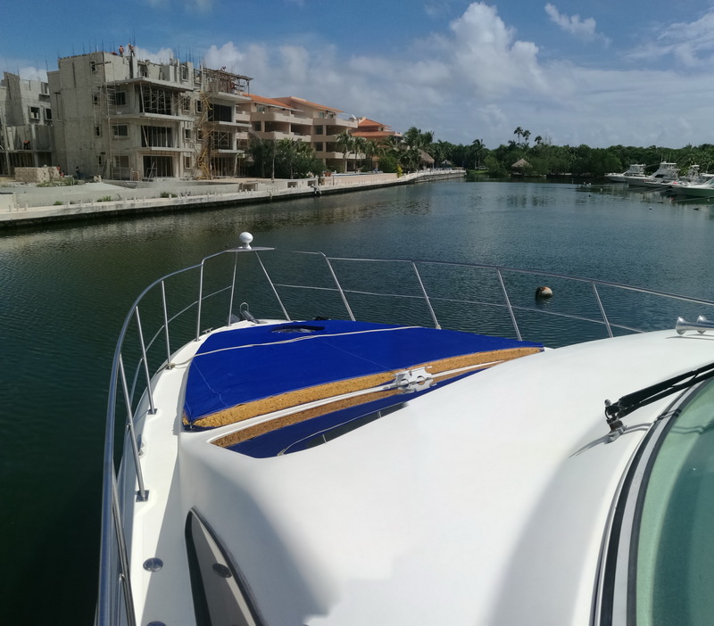 40 ft motor yacht bow view turquoise Caribbean Puerto Aventuras Tulum Riviera Maya private tour