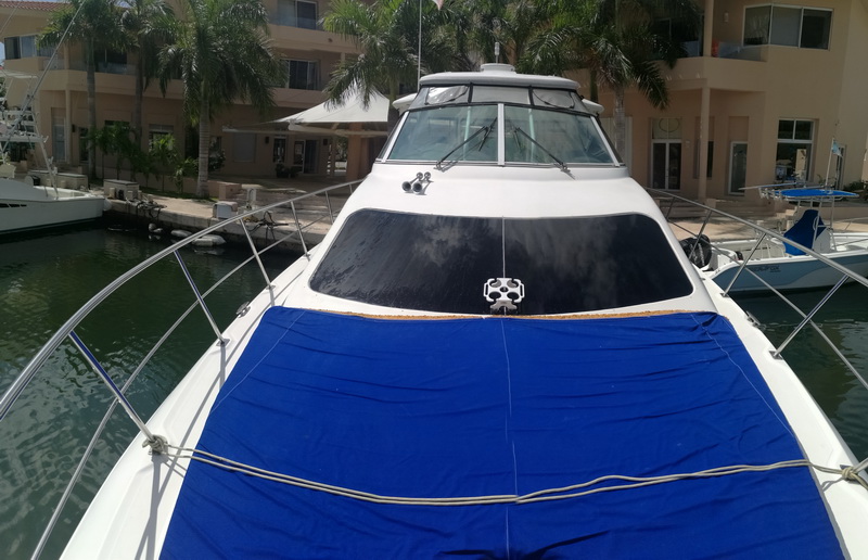 40 ft yacht deck guests relaxing Caribbean sea Puerto Aventuras Riviera Maya boat charter rental